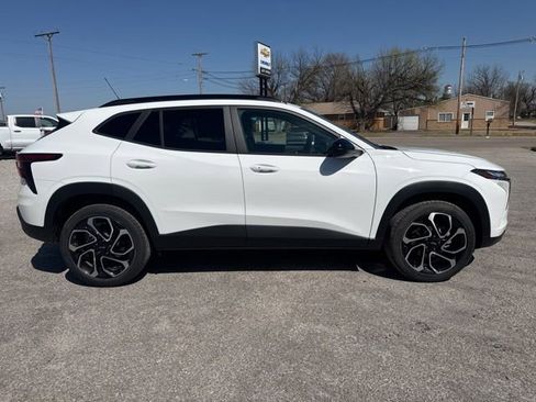 New 2026 Chevrolet Trax RS FWD image 5