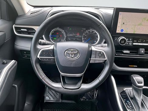 Used 2023 Toyota Highlander XLE FWD image 14