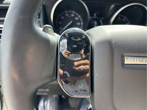 Used 2019 Land Rover Discovery SE image 23