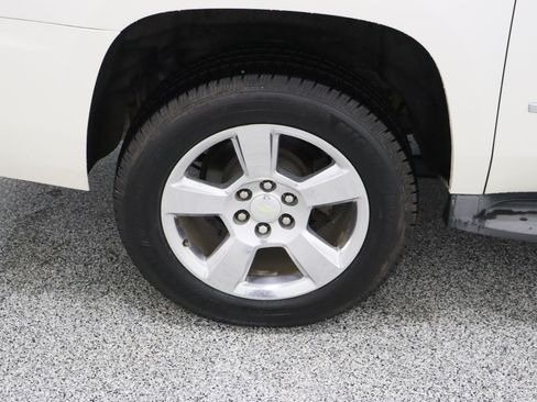 Used 2015 Chevrolet Suburban LT RWD image 6