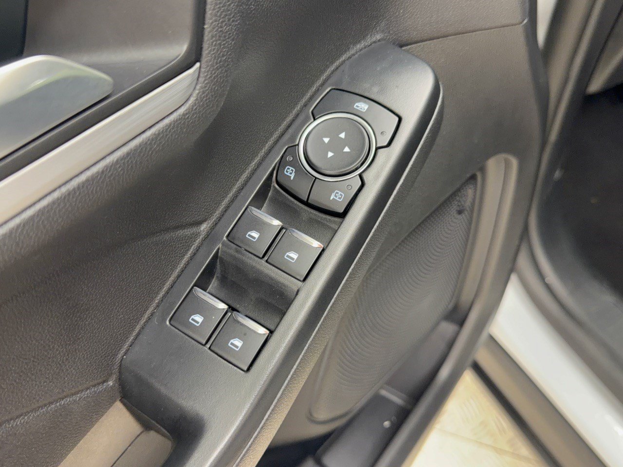 Used 2025 Ford Escape Platinum AWD/4WD image 15