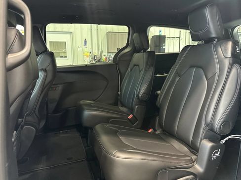 New 2027 Chrysler Pacifica Select AWD/4WD image 25