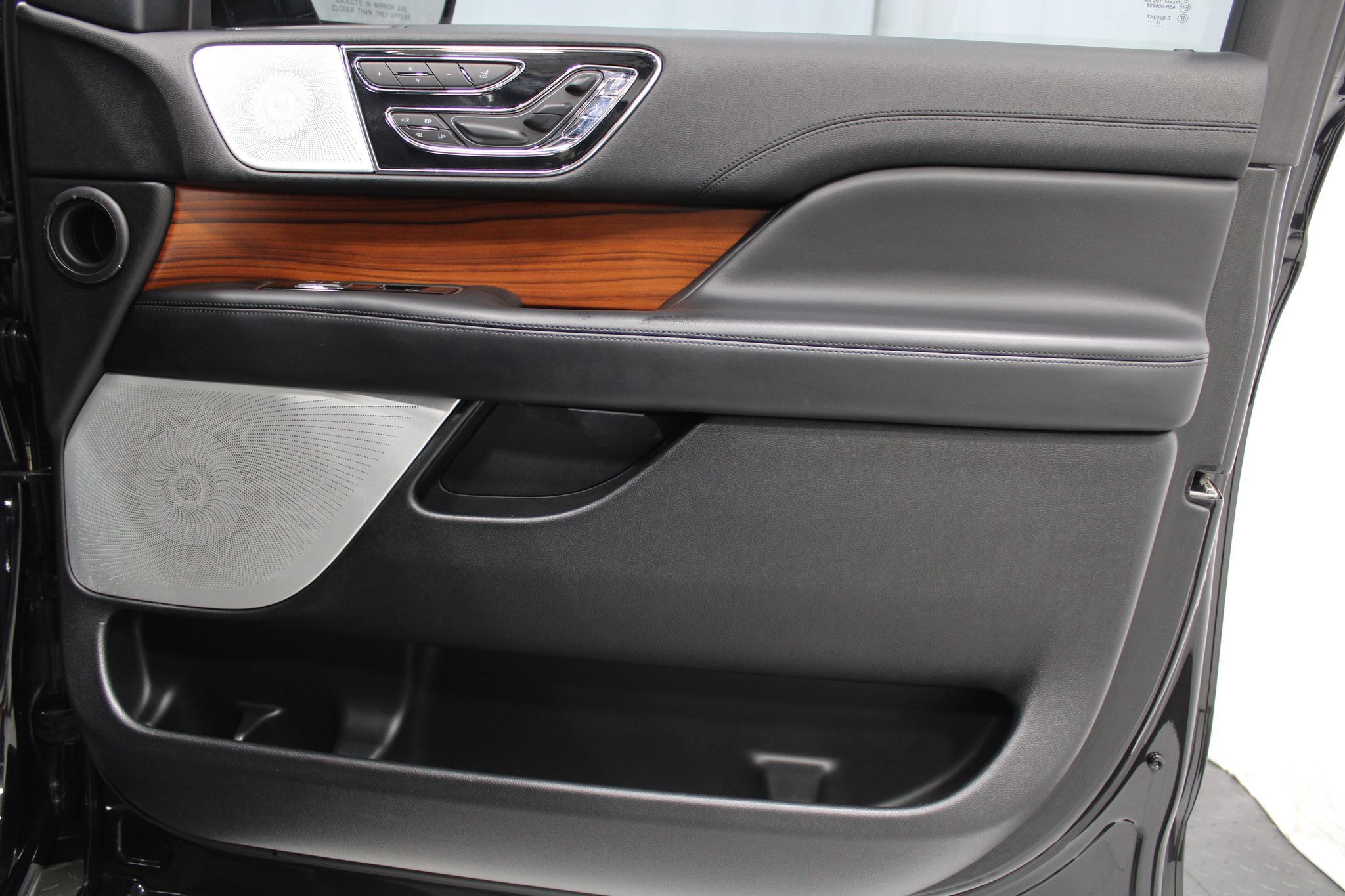 Used 2019 Lincoln Navigator Reserve AWD/4WD image 27