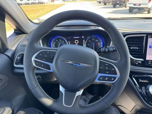 New 2026 Chrysler Pacifica Select image 17