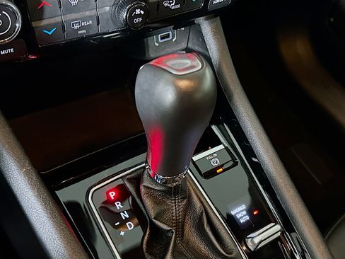 Used 2025 Jeep Compass Limited image 24