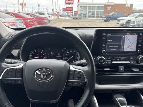 Used 2020 Toyota Highlander XLE image 9