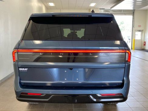 New 2027 Lincoln Navigator Reserve AWD/4WD image 7