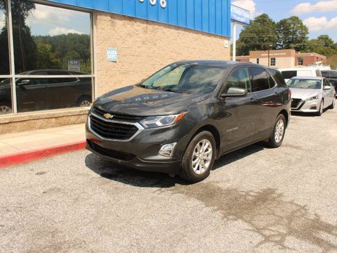 Used 2020 Chevrolet Equinox LT w/ Driver Convenience Package FWD image 3