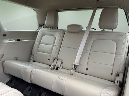 Used 2019 Lincoln Navigator Reserve AWD/4WD image 17
