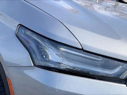 Used 2023 Chevrolet Traverse RS image 28