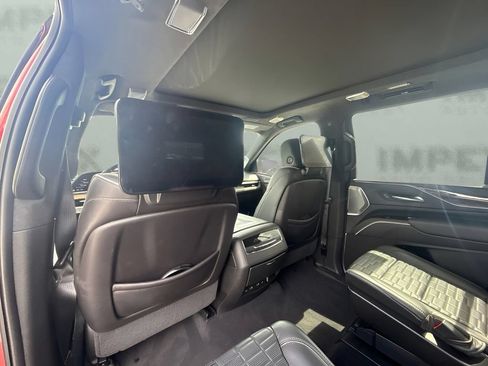 Used 2021 Cadillac Escalade Premium Luxury Platinum w/ LPO, Radiant Package AWD/4WD image 8