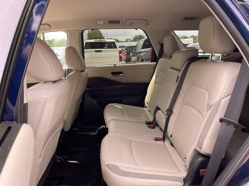 Used 2023 Nissan Pathfinder SL AWD/4WD image 25