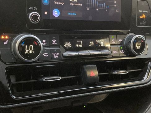 Used 2023 Toyota Highlander XSE image 26