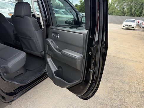 Used 2024 Nissan Frontier SV w/ Technology Package RWD image 16