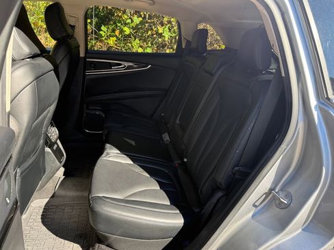 Used 2022 Lincoln Nautilus Reserve w/ Luxury Package image 17