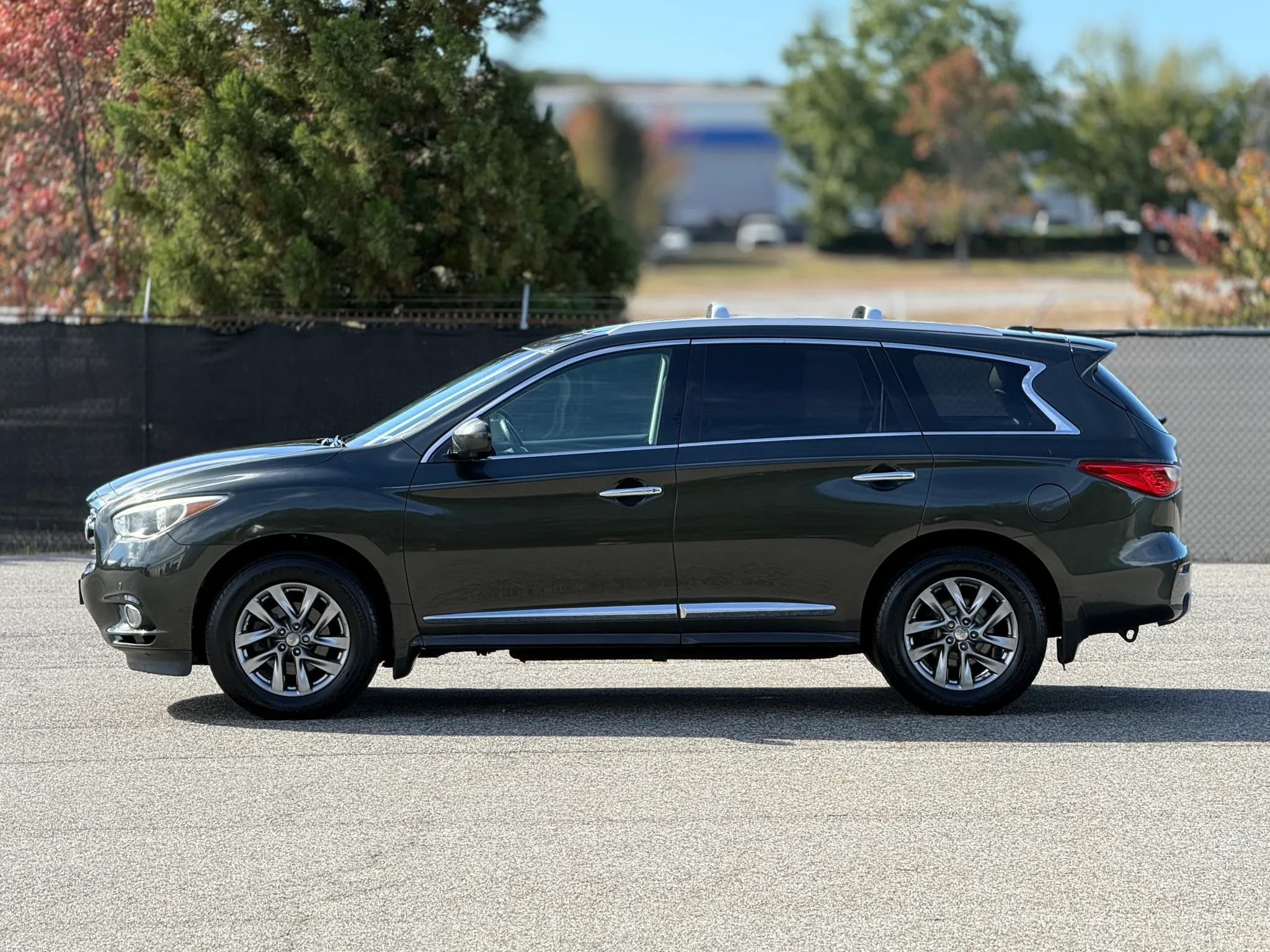 Used 2013 INFINITI JX35 AWD w/ Premium Pkg image 8