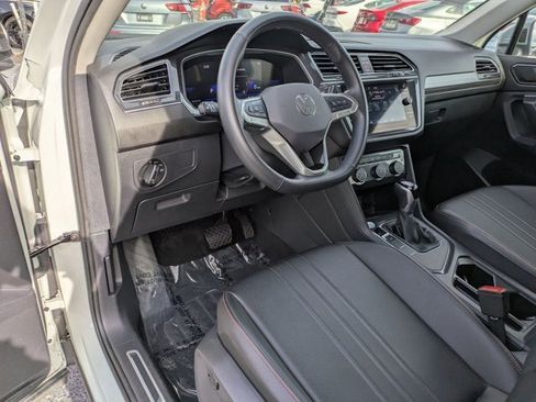Used 2024 Volkswagen Tiguan SE image 5