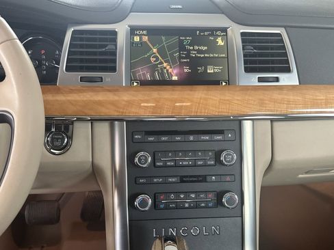 Used 2010 Lincoln MKS image 22