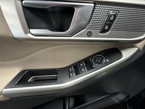 Used 2023 Ford Explorer Limited image 22
