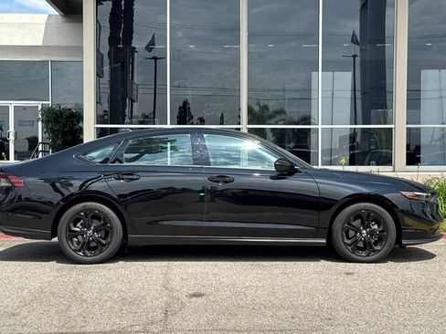 Certified 2025 Honda Accord SE image 4