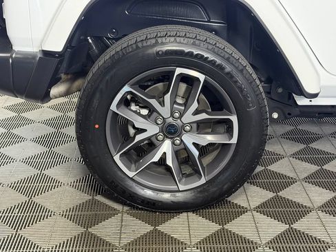 Used 2024 Jeep Wrangler Unlimited AWD/4WD image 12
