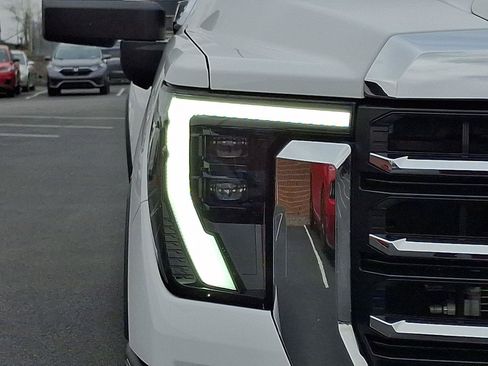 Used 2024 GMC Sierra 3500 SLE w/ SLE Value Package image 9