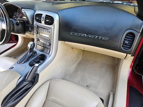Used 2006 Chevrolet Corvette Coupe w/ Preferred Equipment Group RWD image 16