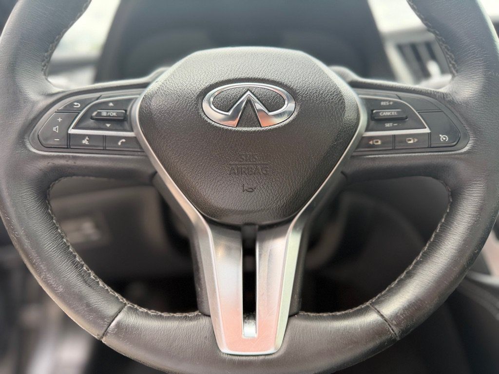 Used 2020 INFINITI Q60 3.0t Luxe RWD image 12