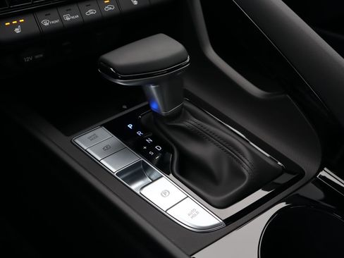 New 2025 Hyundai Elantra Limited image 13