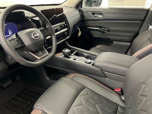 New 2026 Nissan Pathfinder Platinum AWD/4WD image 15