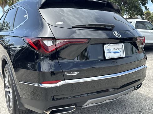 Used 2025 Acura MDX w/ Technology Package FWD image 11