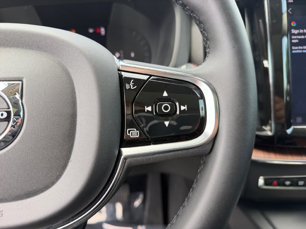 Certified 2024 Volvo XC60 B5 Plus w/ Protection Package Premier AWD/4WD image 19