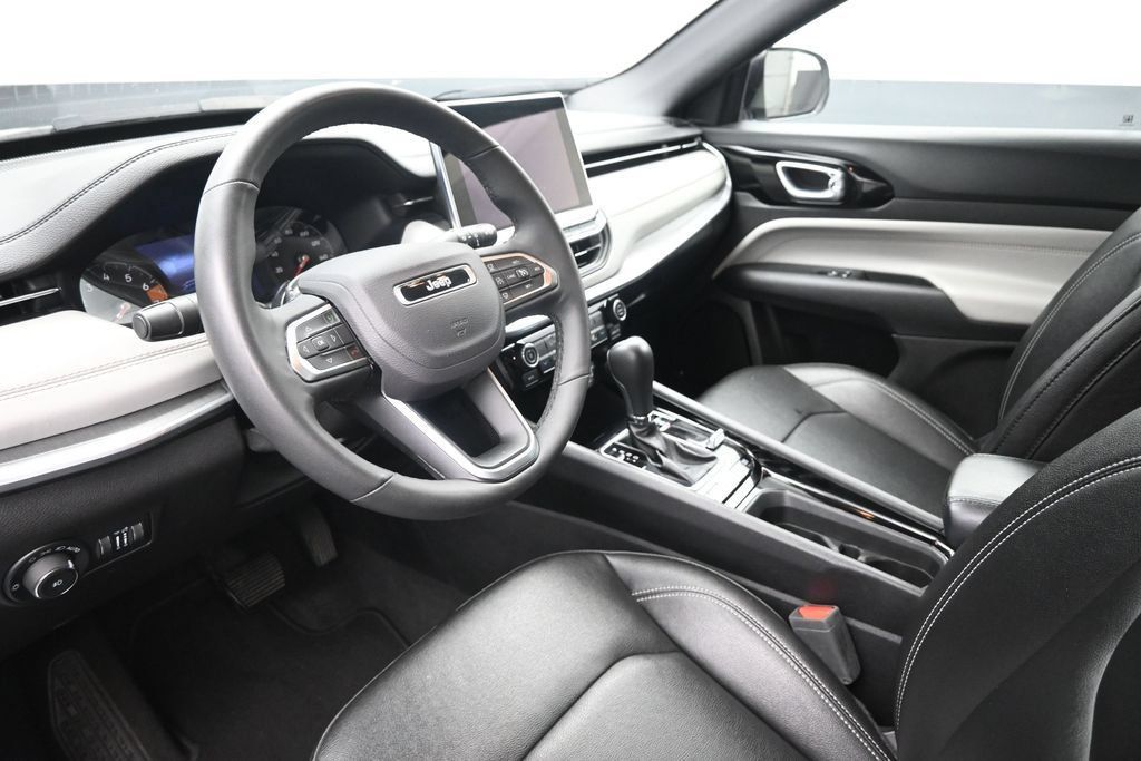 Used 2025 Jeep Compass Limited AWD/4WD image 20