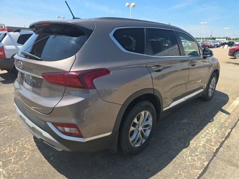 Used 2020 Hyundai Santa Fe SE FWD image 3