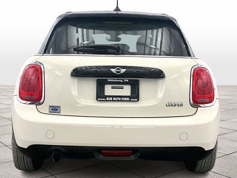 Used 2016 MINI Cooper 4-Door Hardtop image 4