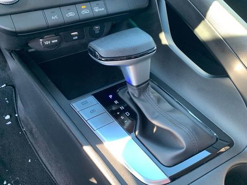 Used 2024 Hyundai Elantra SE image 28