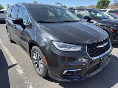 Used 2023 Chrysler Pacifica Touring-L