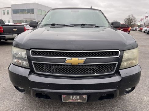 Used 2014 Chevrolet Suburban LT image 2