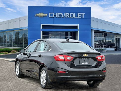Used 2017 Chevrolet Cruze LT image 3