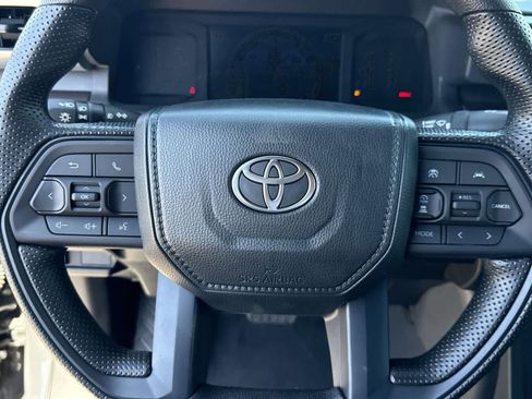 Used 2025 Toyota Tacoma SR5 AWD/4WD image 26