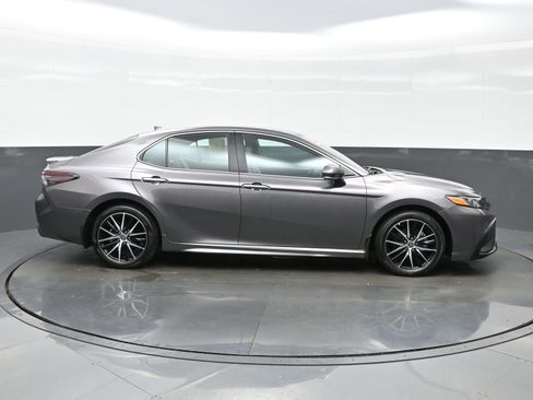 Used 2024 Toyota Camry SE image 7