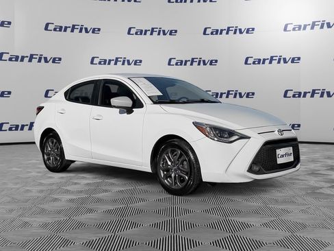 Used 2019 Toyota Yaris XLE image 8