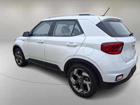 Certified 2025 Hyundai Venue SEL FWD image 6