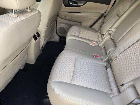 Used 2017 Nissan Rogue SV image 22