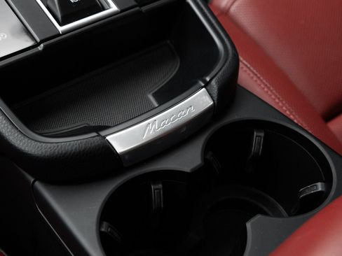 Certified 2023 Porsche Macan S AWD/4WD image 27