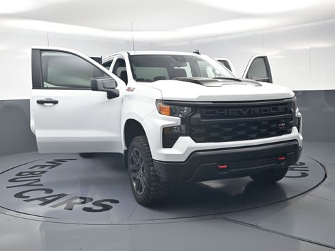 Used 2024 Chevrolet Silverado 1500 Custom Trail Boss w/ LPO, Dark Essentials Package AWD/4WD image 23