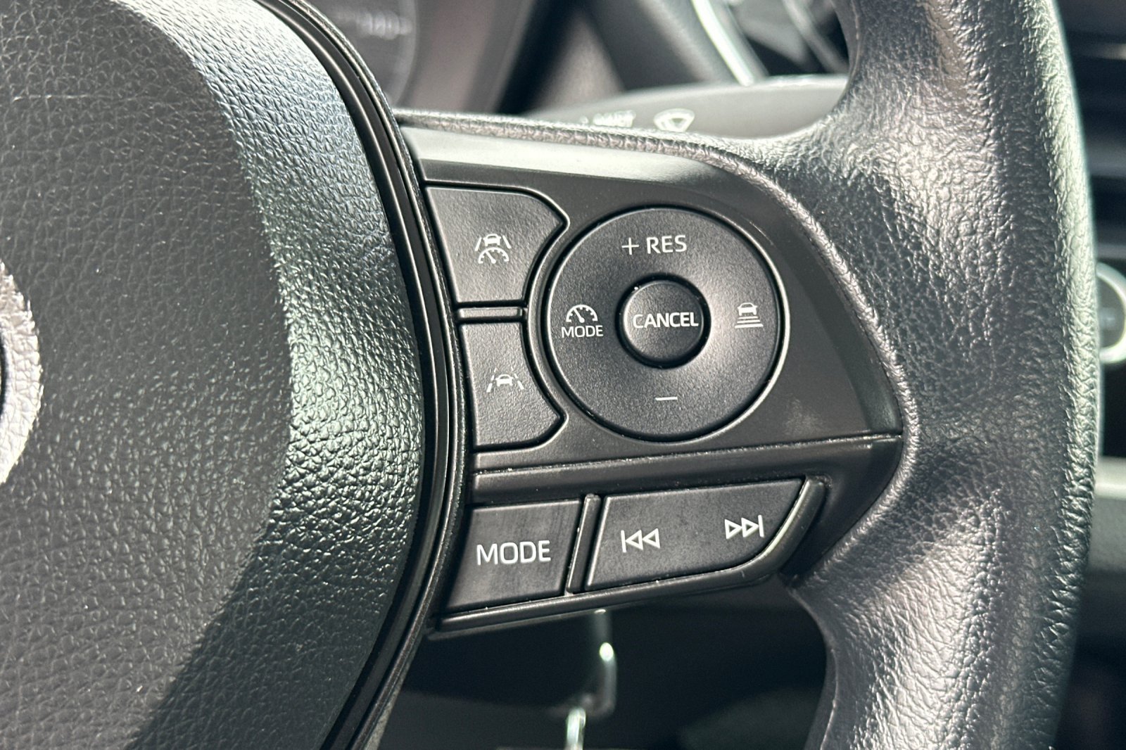 Used 2025 Toyota Corolla LE FWD image 37
