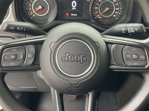 Used 2025 Jeep Gladiator Nighthawk image 17