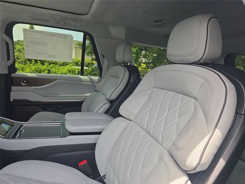 New 2027 Lincoln Navigator L Black Label RWD image 14