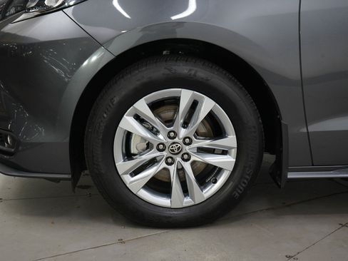 Used 2025 Toyota Sienna XLE w/ XLE Plus Package AWD/4WD image 31